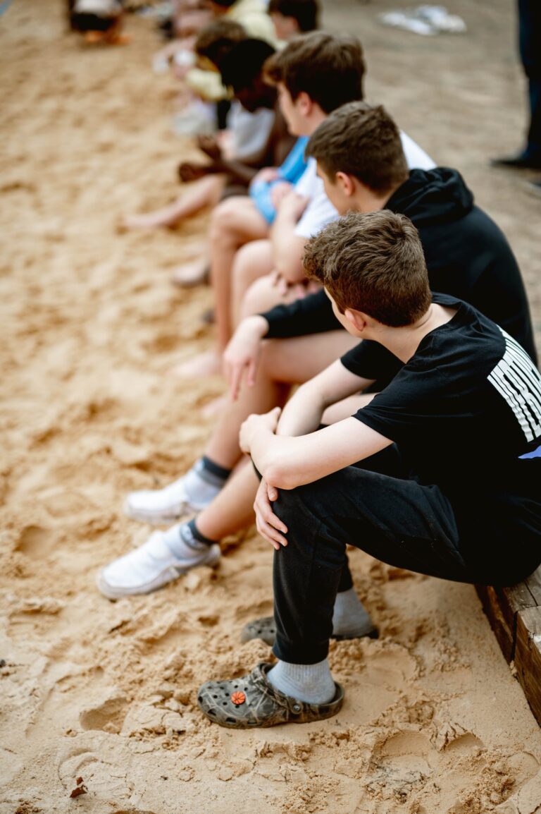 How can you help a friend with body image issues?
