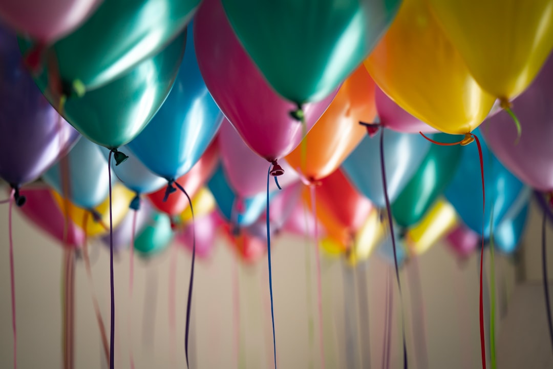 How can I be a good party guest?