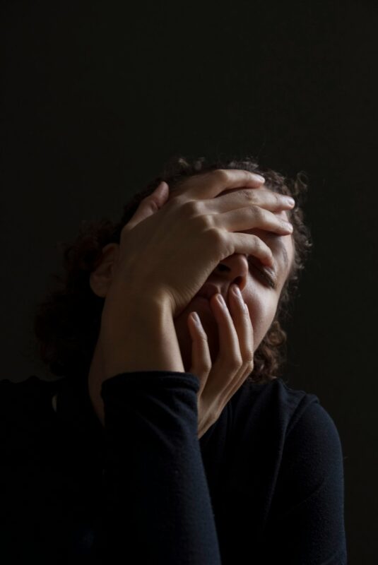 What are common emotional reactions to stress?