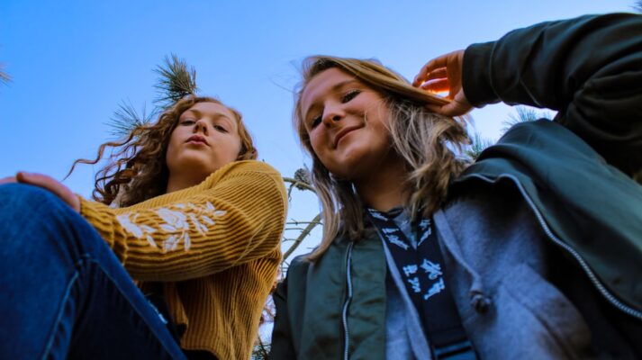 What are good places to meet new people?