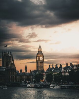 What are the disadvantages of city life?