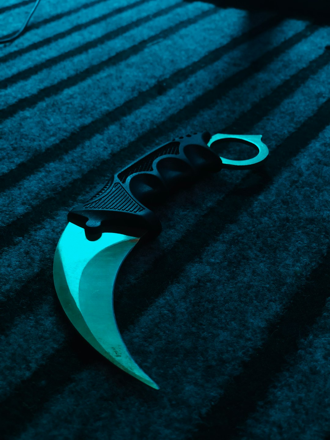What are the laws about carrying knives in the UK?