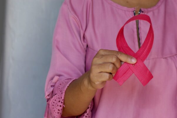 What are the signs and symptoms of cancer?